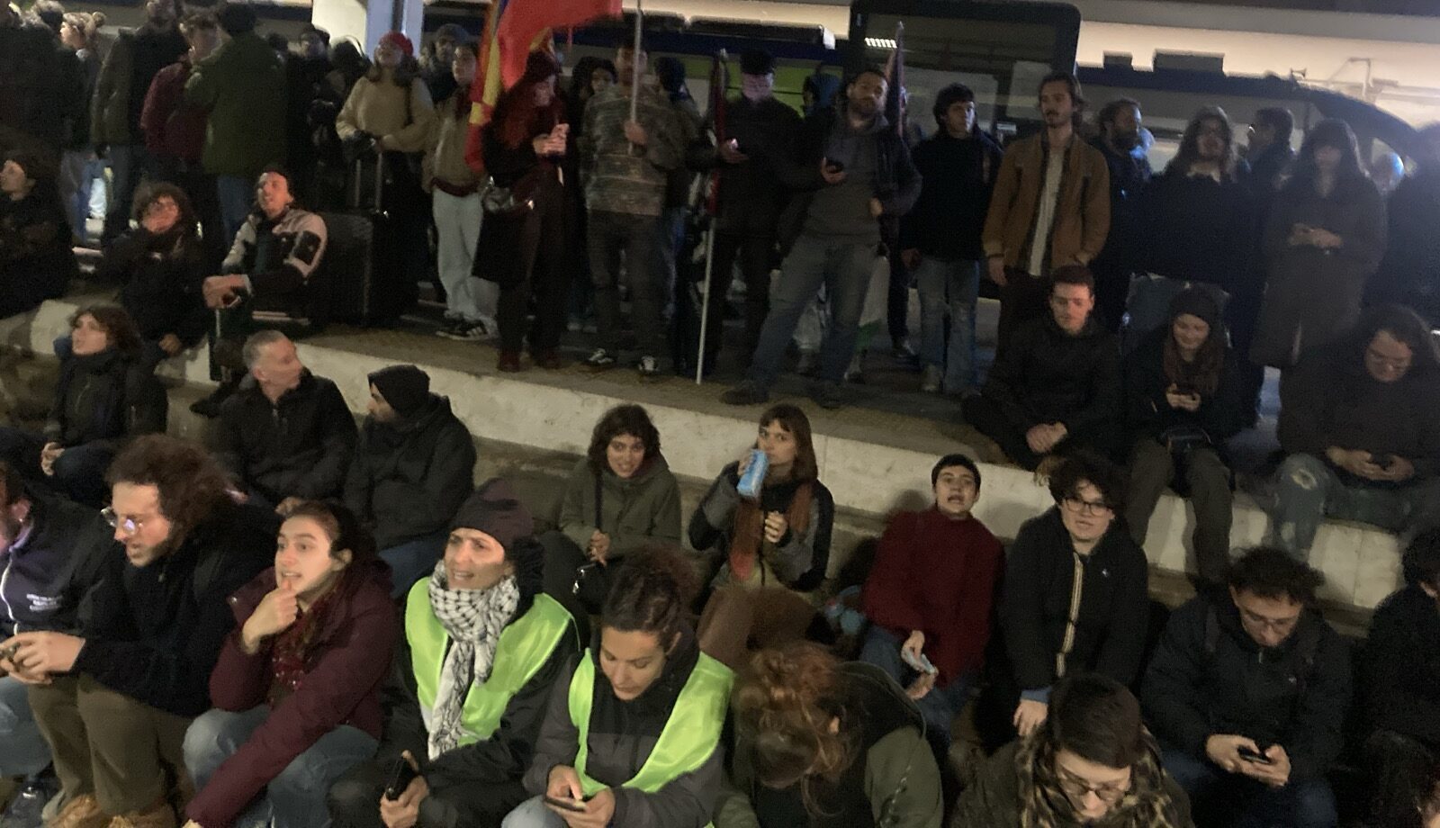 Wir wissen, dass wir im Krieg sind - Von der Blockade eines Militärkonvois - Lower Class Magazine